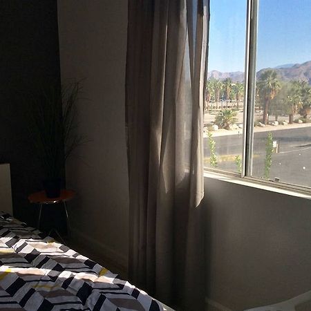 Modern Downtown Condo Palm Springs Extérieur photo