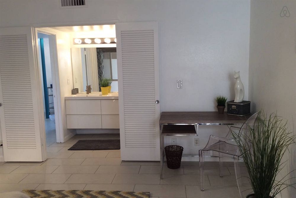 Modern Downtown Condo Palm Springs Extérieur photo