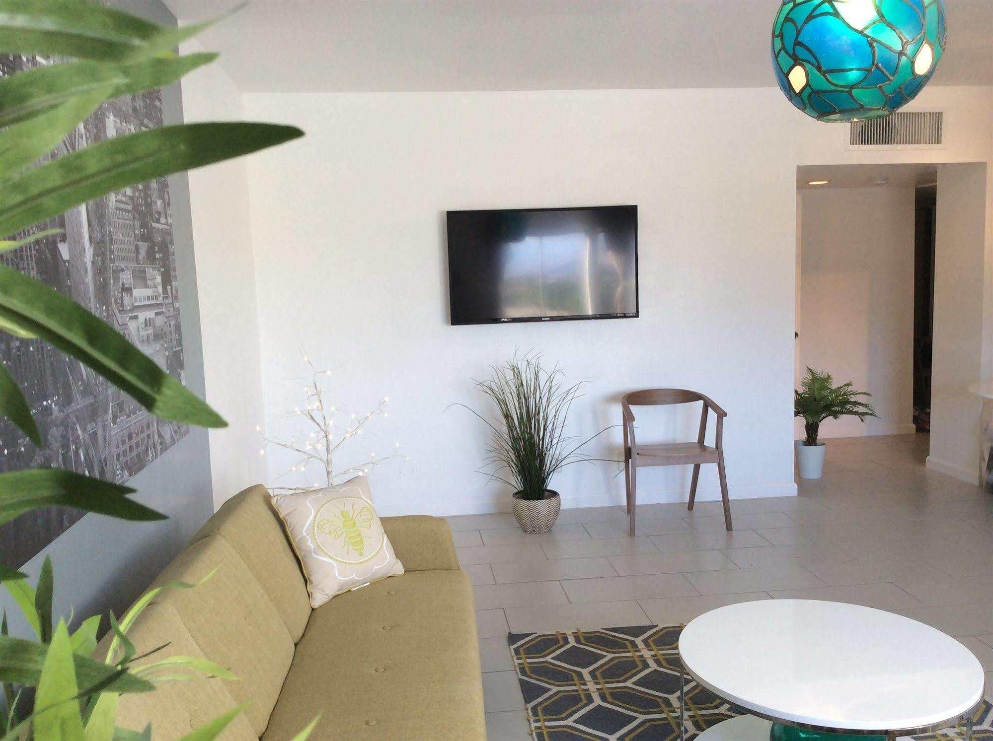 Modern Downtown Condo Palm Springs Extérieur photo