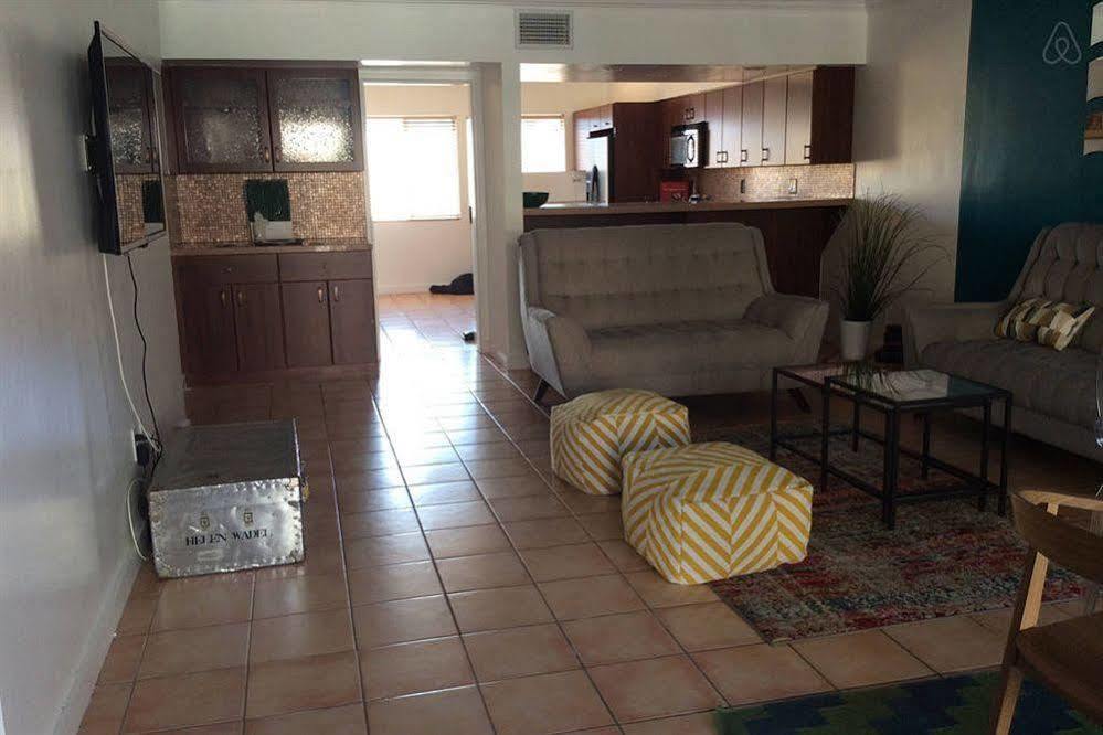 Modern Downtown Condo Palm Springs Extérieur photo