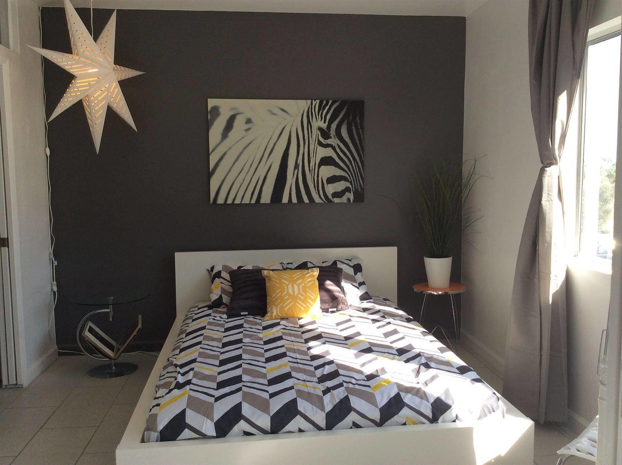 Modern Downtown Condo Palm Springs Extérieur photo