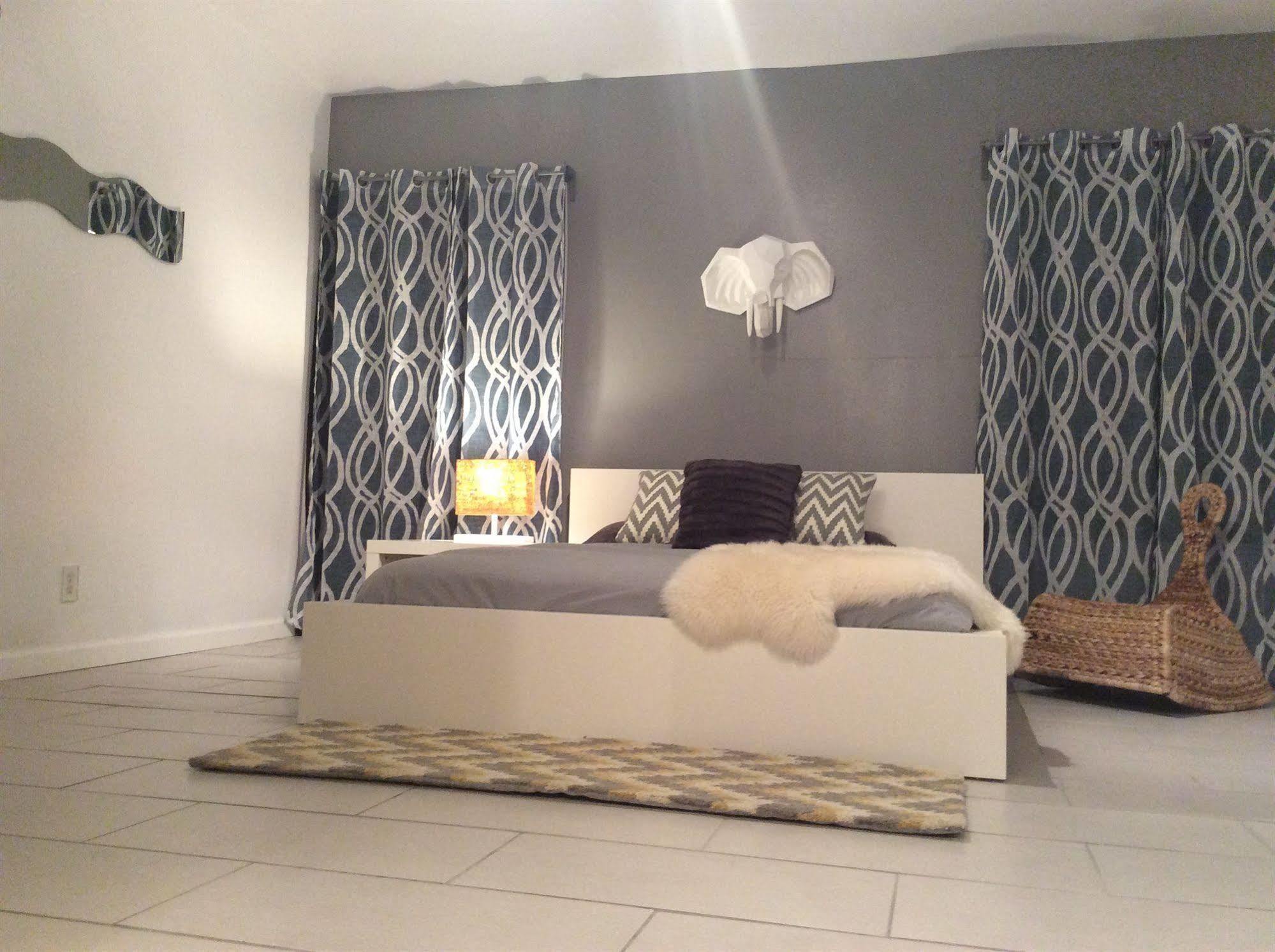 Modern Downtown Condo Palm Springs Extérieur photo