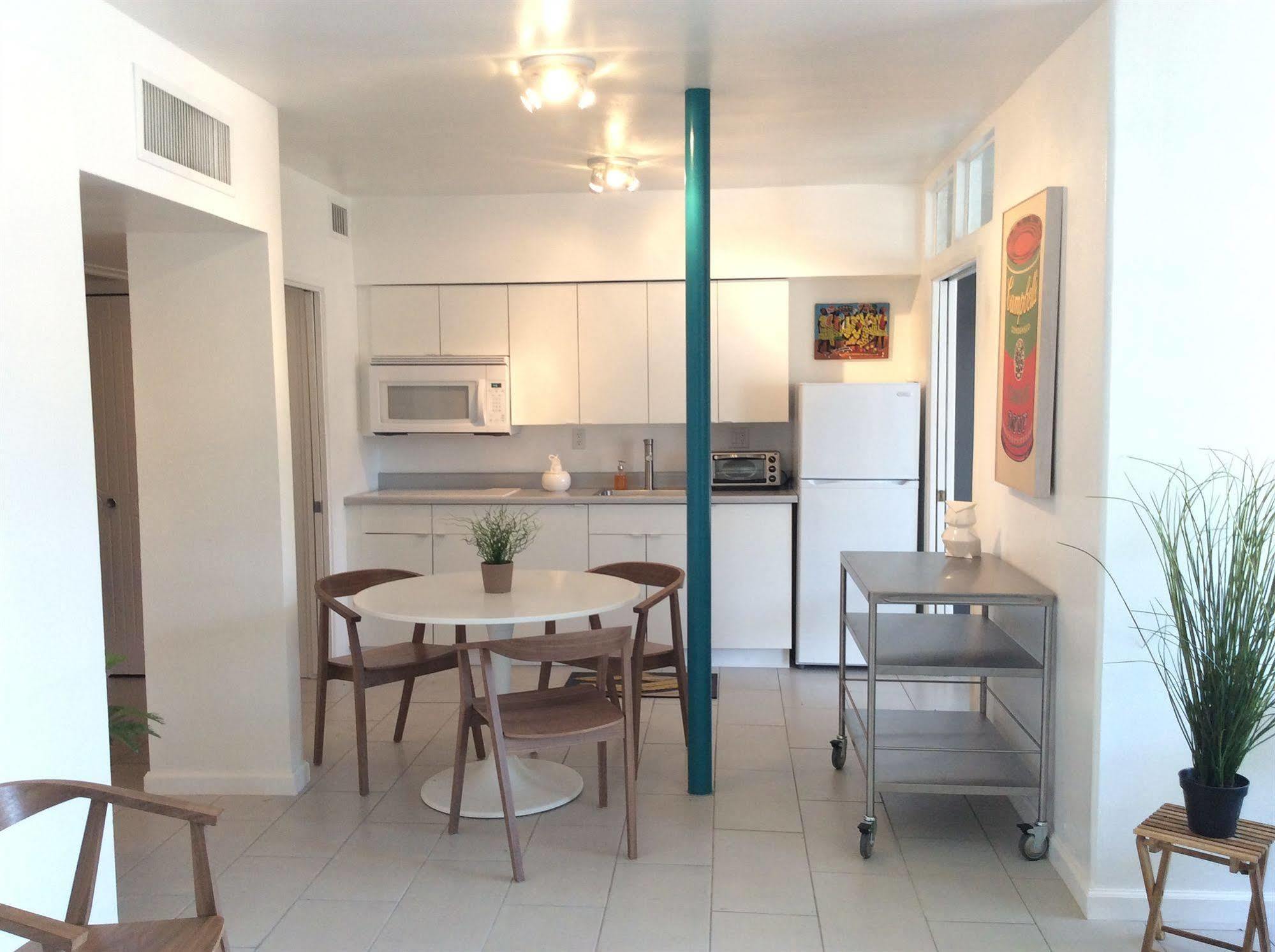 Modern Downtown Condo Palm Springs Extérieur photo