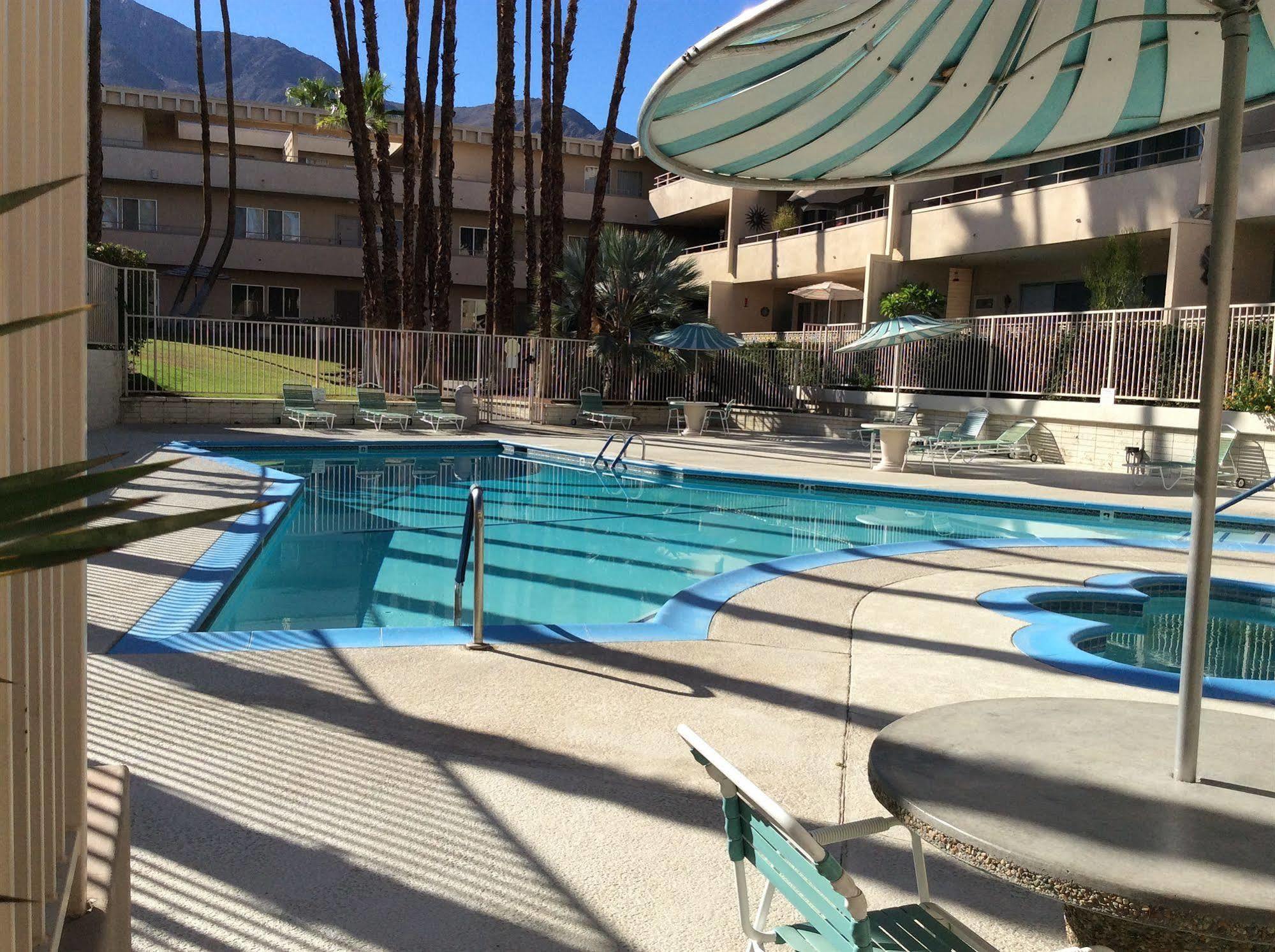 Modern Downtown Condo Palm Springs Extérieur photo